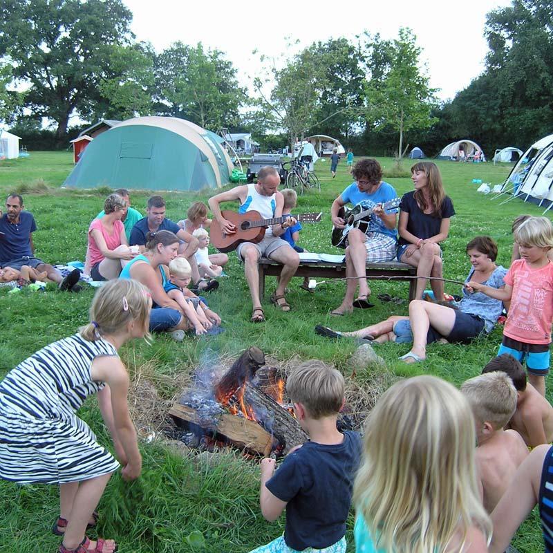 kampvuur_gitaar